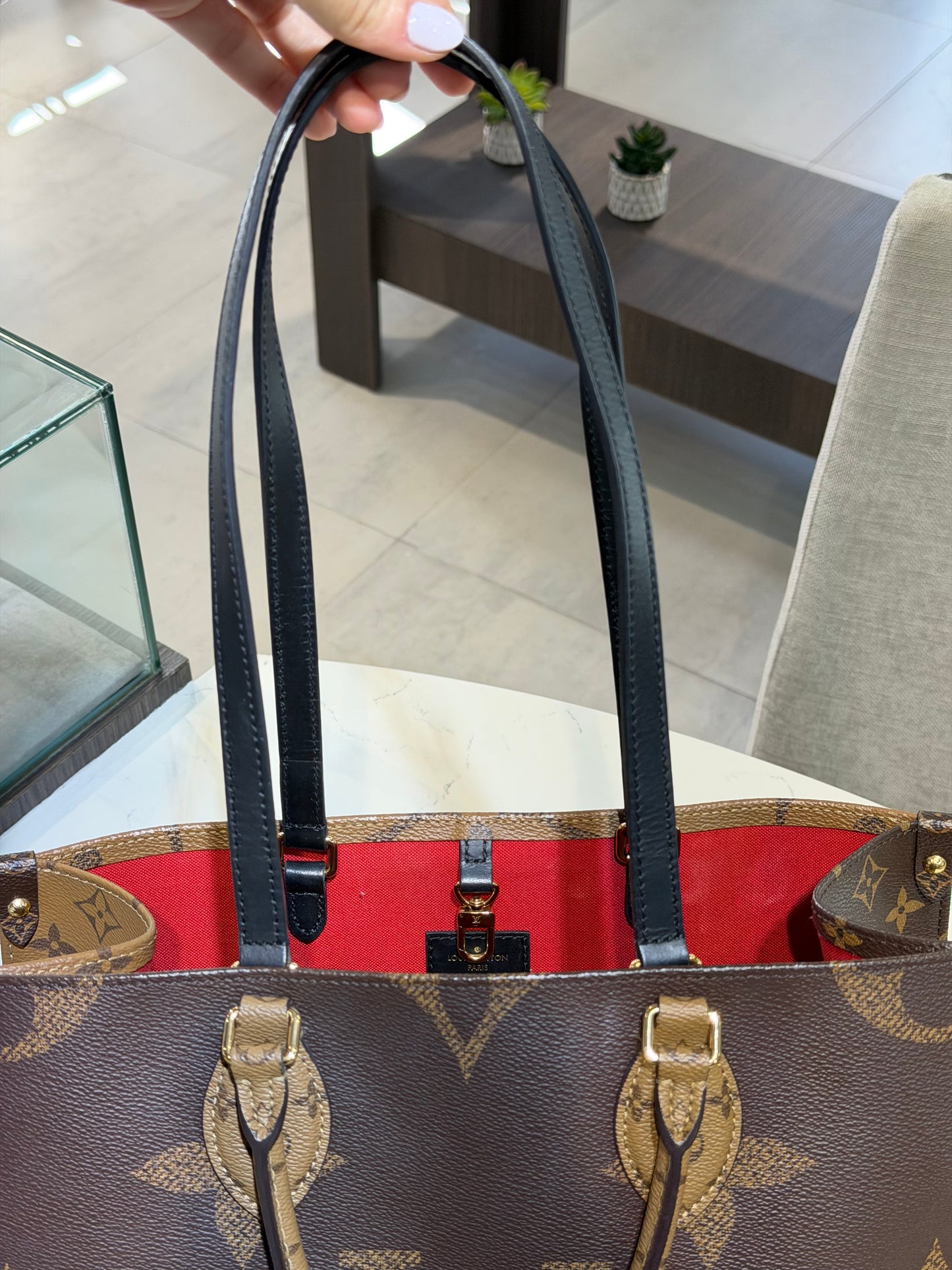 Pre-Owned LV OnTheGo MM Reverse Monogram