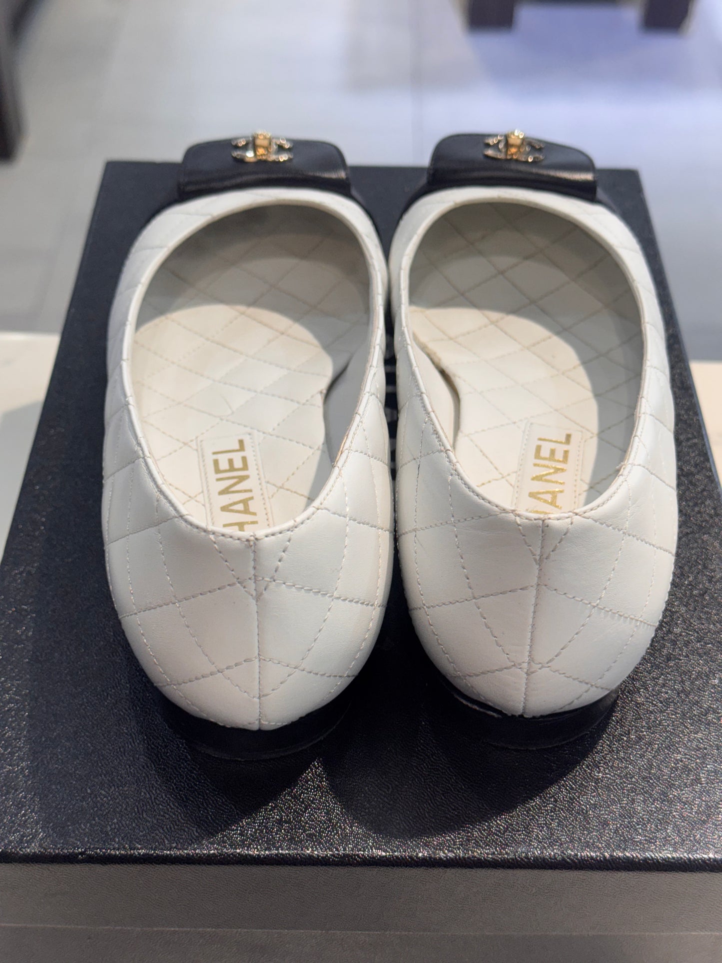 PreOwned Chanel Lambskin Black/White Ballet Flats