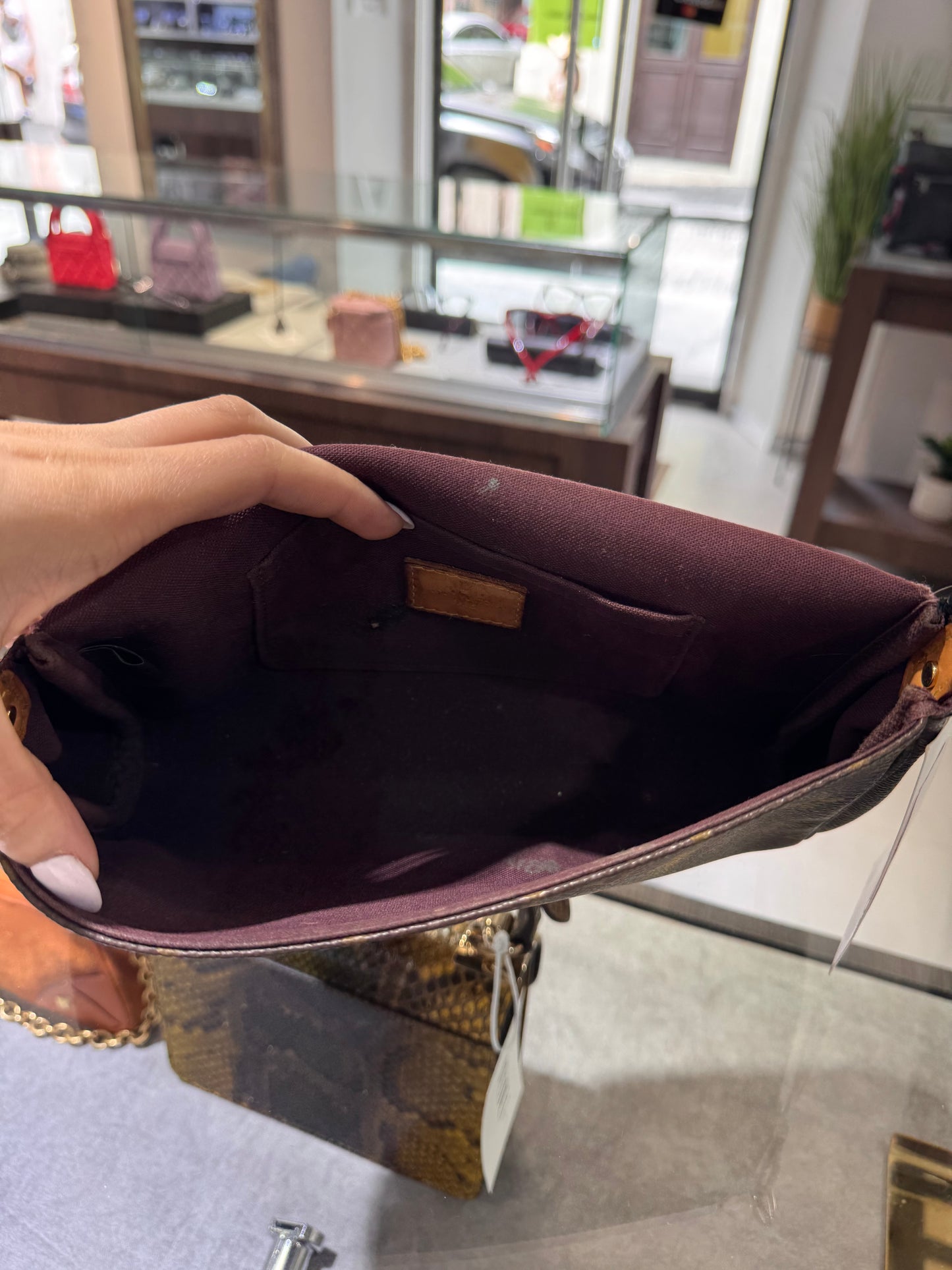 Louis Vuitton Monogram Favorite MM