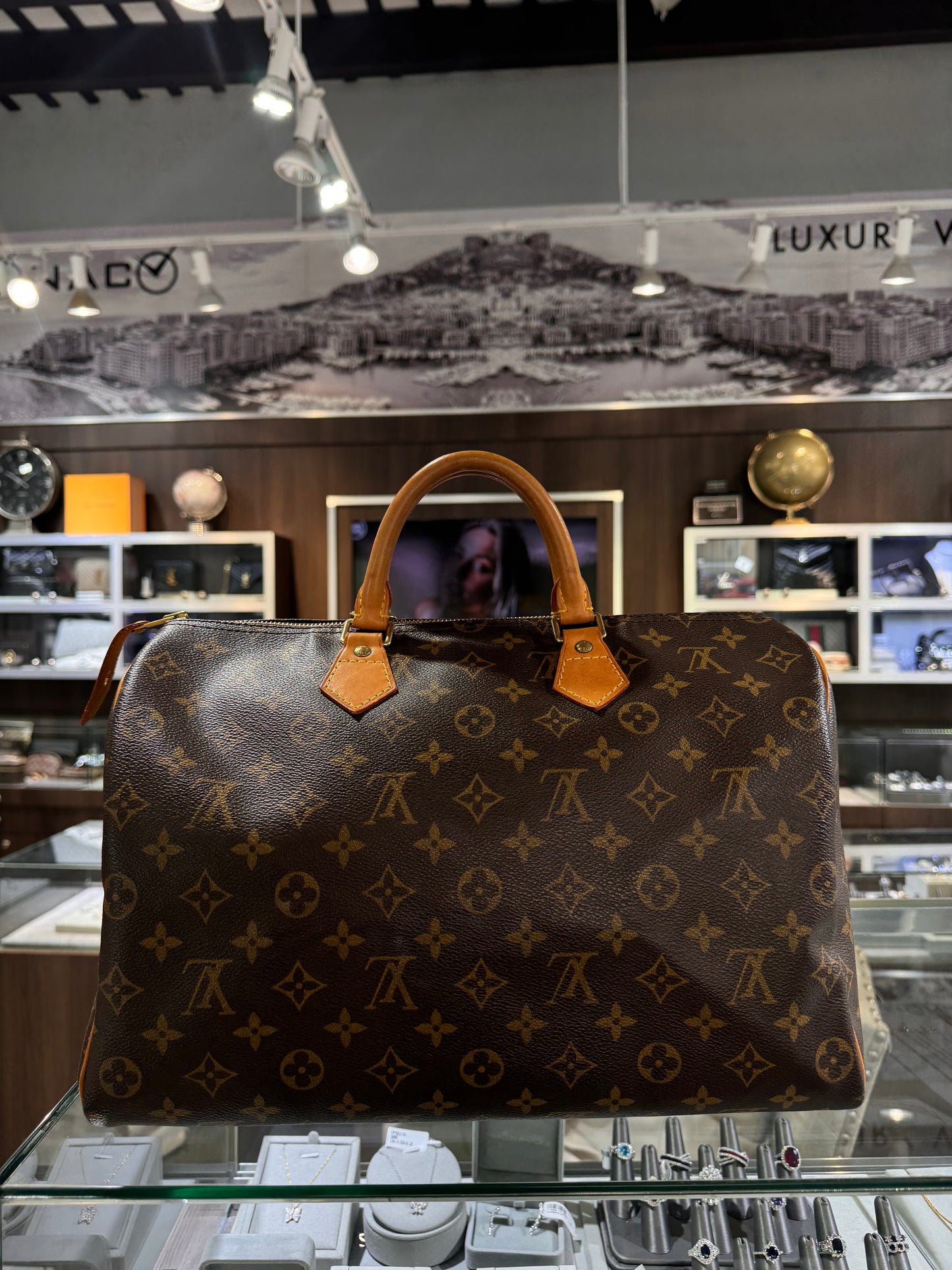 Louis Vuitton Monogram Speedy 35