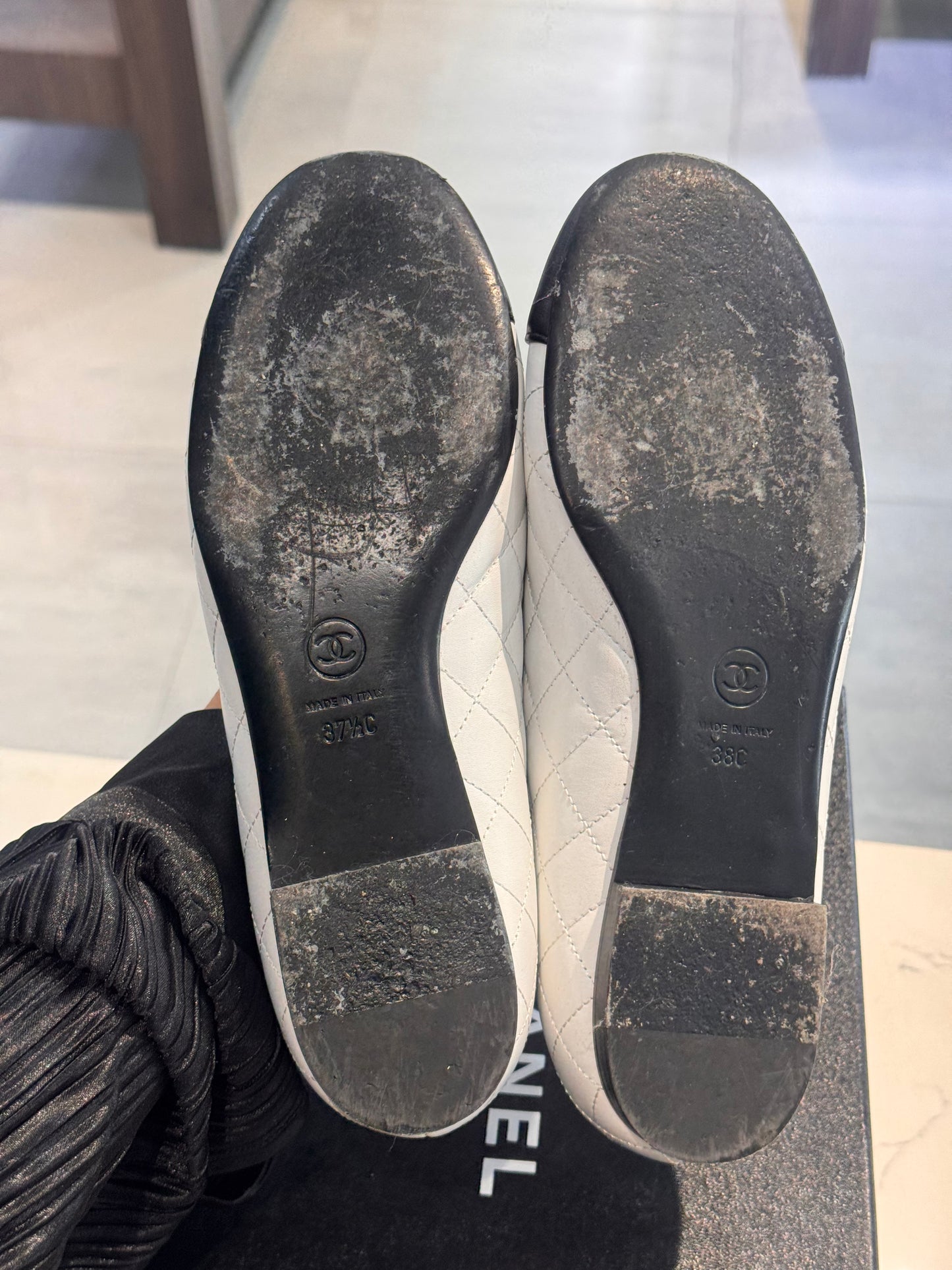 PreOwned Chanel Lambskin Black/White Ballet Flats