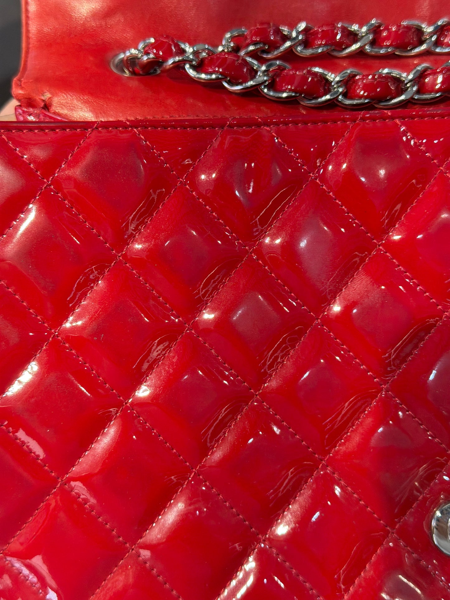 Pre-Owned CC Red Patent Jumbo Single Flap Silver Hardware 2009-2010