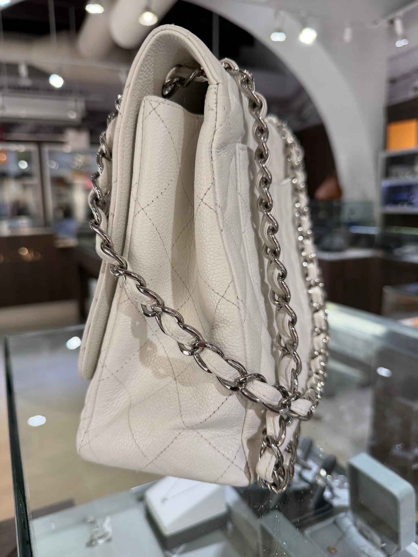 Pre-Owned CC White Caviar Maxi Single Flap
