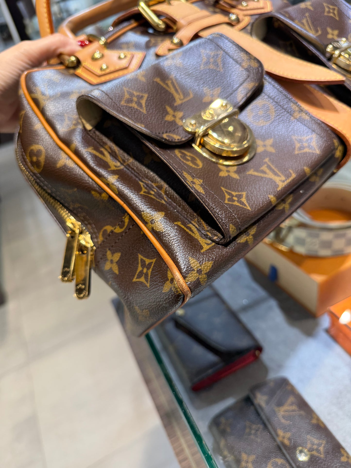 Pre-Owned LV Monogram Manhattan GM