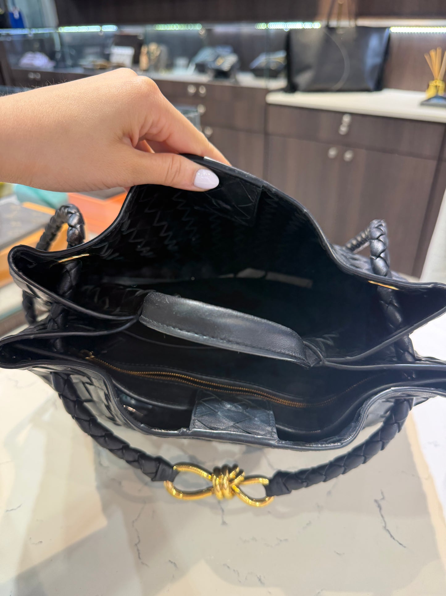 Pre-Owned Bottega Medium Andiamo Black Lambskin