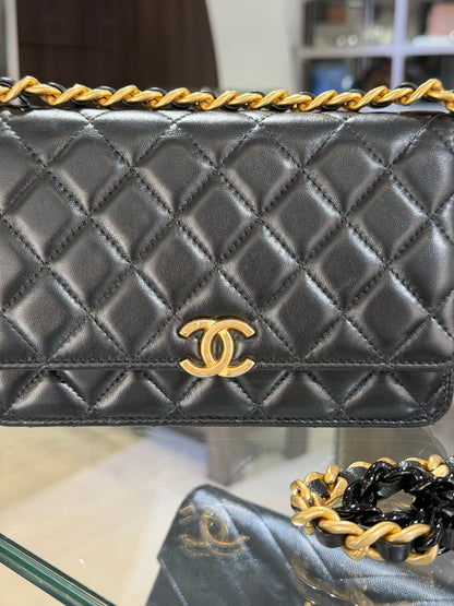 Pre-Owned CC Black Quilted Lambskin WOC Gold Hardware
