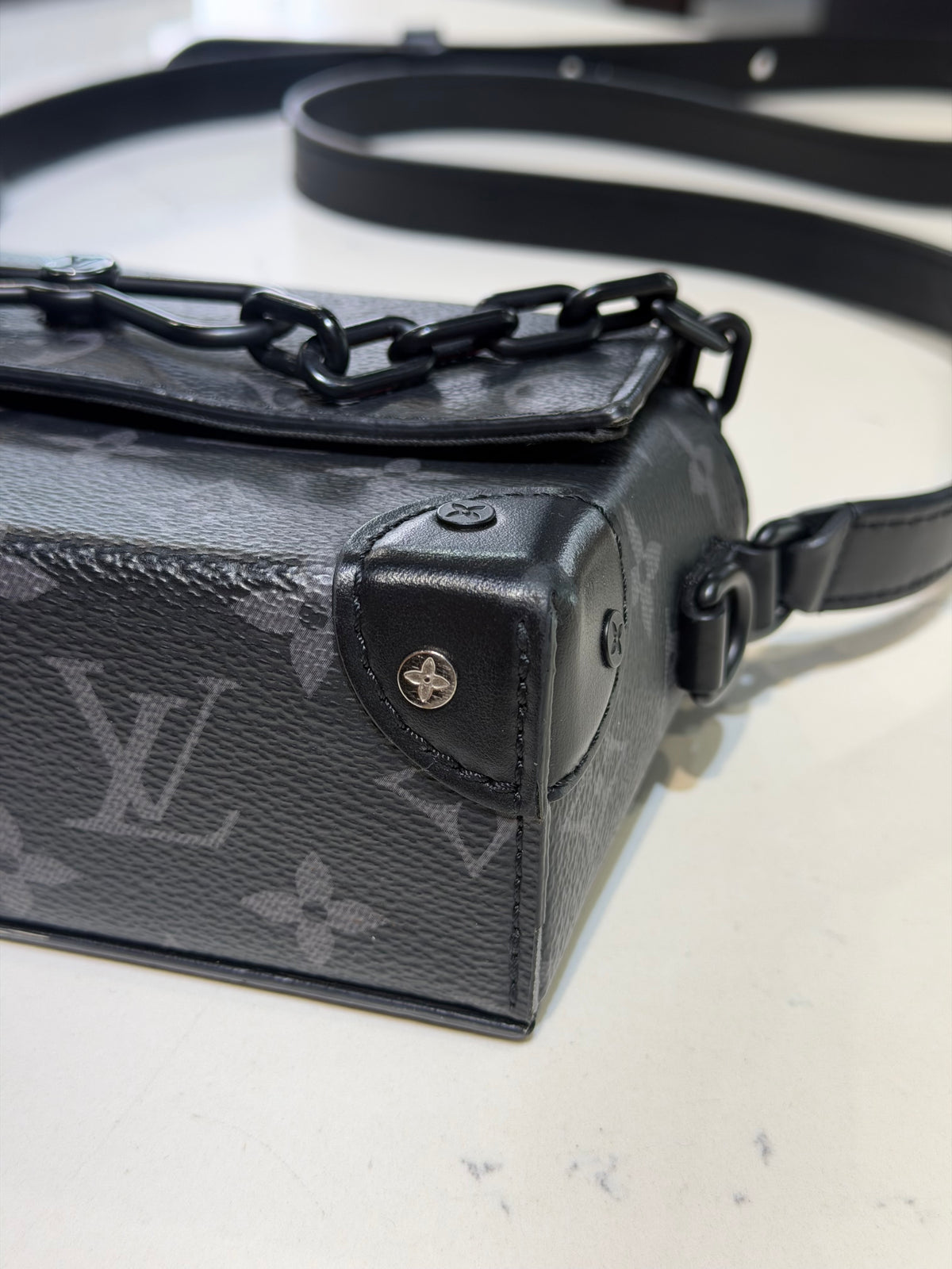 Pre-Owned LV Monogram Elipse Wearable Wallet