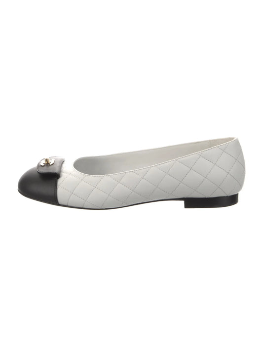 PreOwned Chanel Lambskin Black/White Ballet Flats