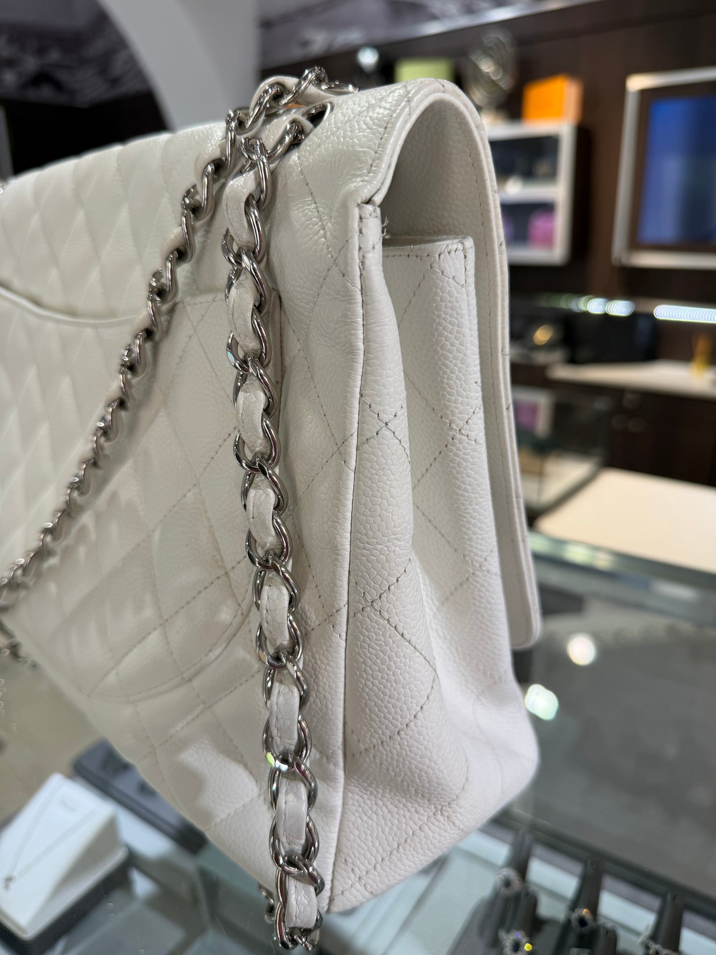 Pre-Owned CC White Caviar Maxi Single Flap