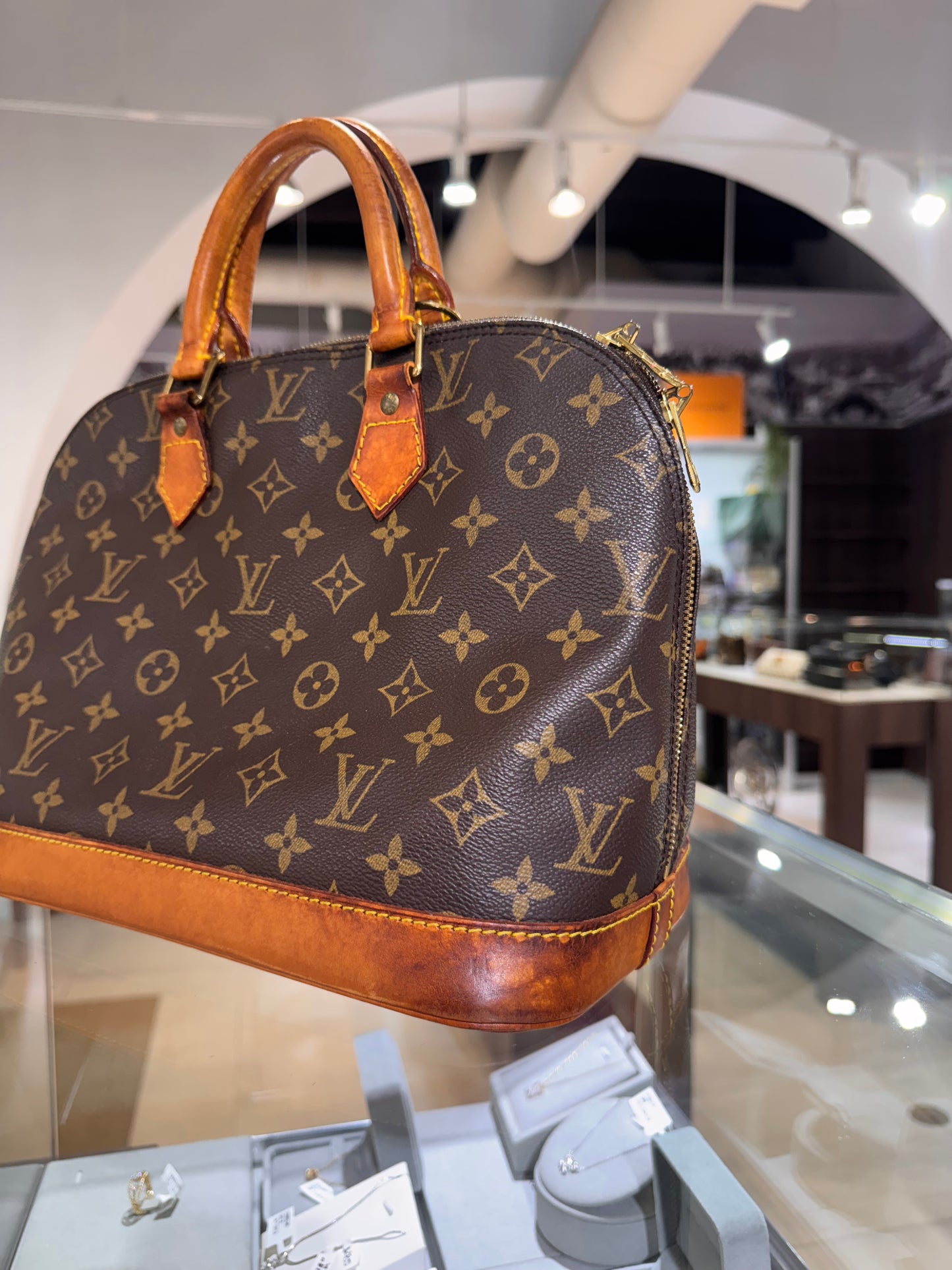 Pre-owned Louis Vuitton Monogram Alma MM