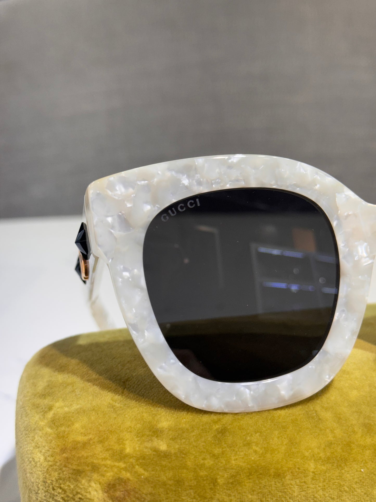 Pre-Owned Gucci Round Frame Star Sunglasses