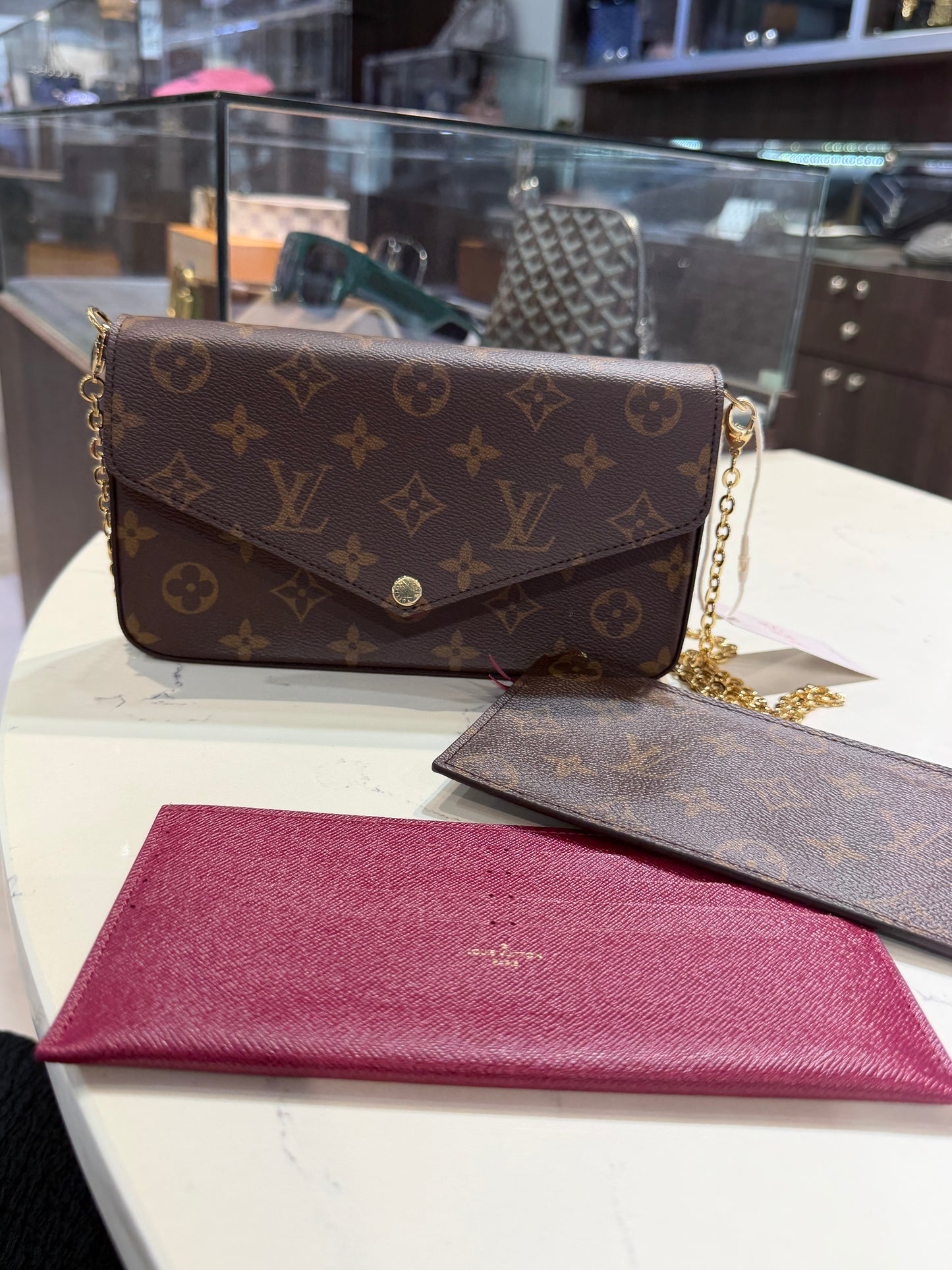 Pre-Owned LV Pochette Monogram Félicie