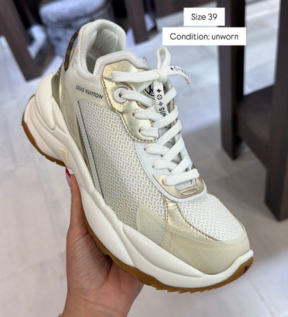 Unworn Louis Vuitton Run 55 Sneakers Size 39