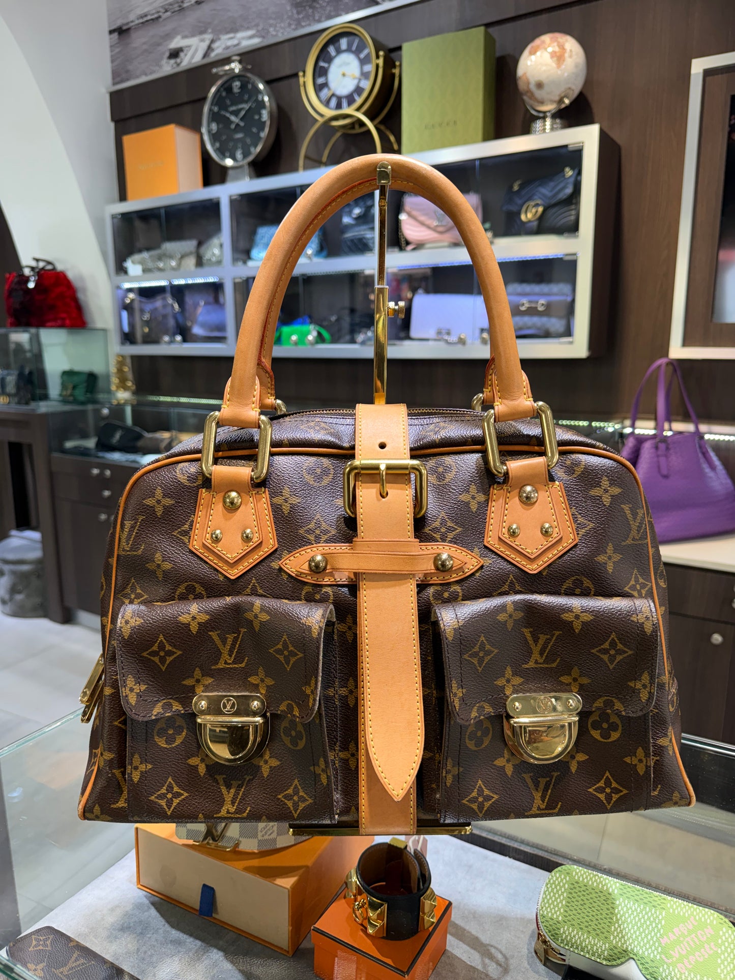 Pre-Owned LV Monogram Manhattan GM