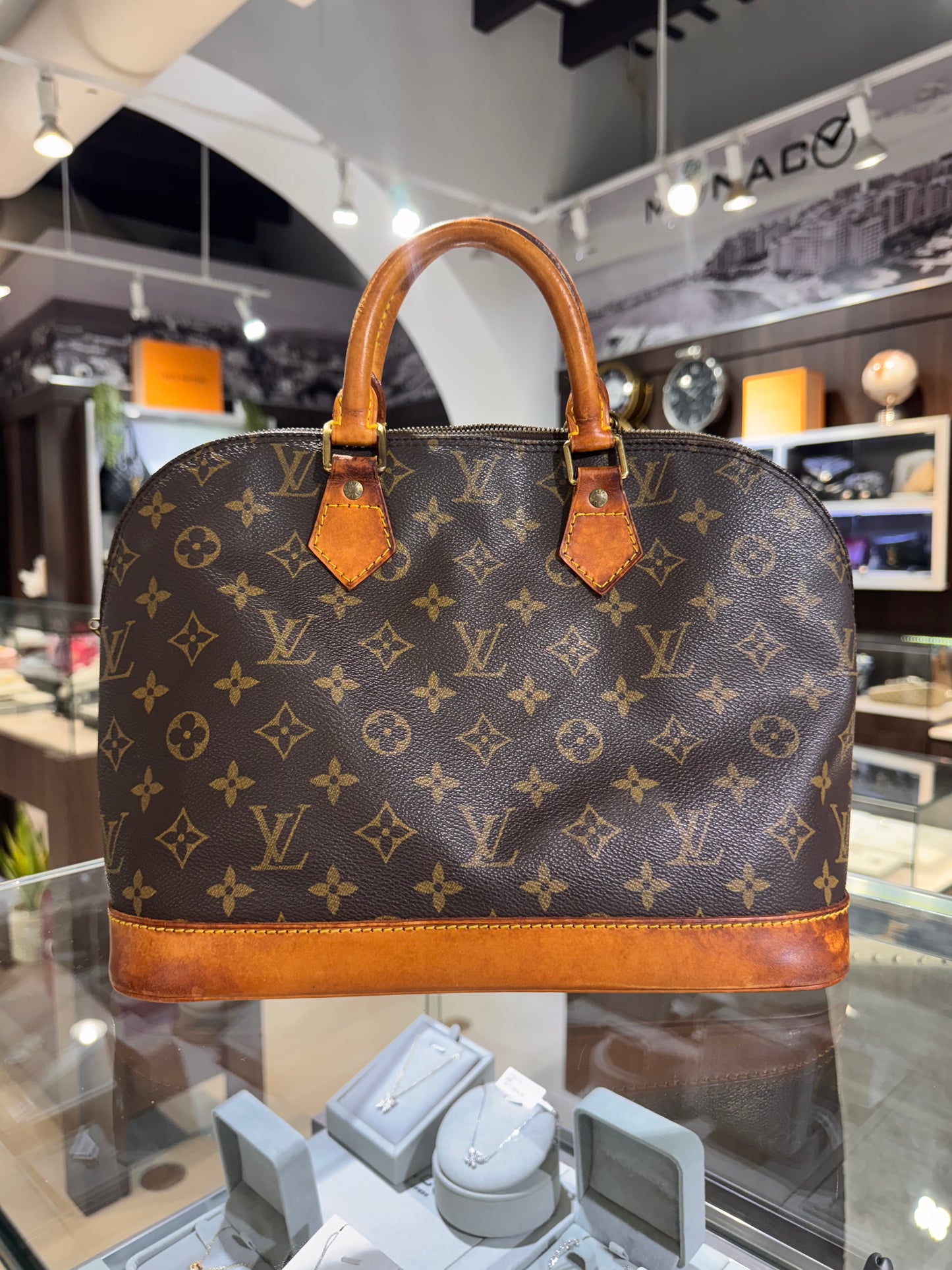 Pre-owned Louis Vuitton Monogram Alma MM