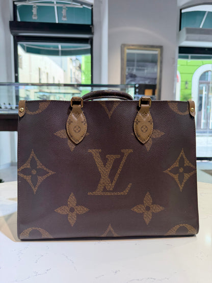 Pre-Owned LV OnTheGo MM Reverse Monogram
