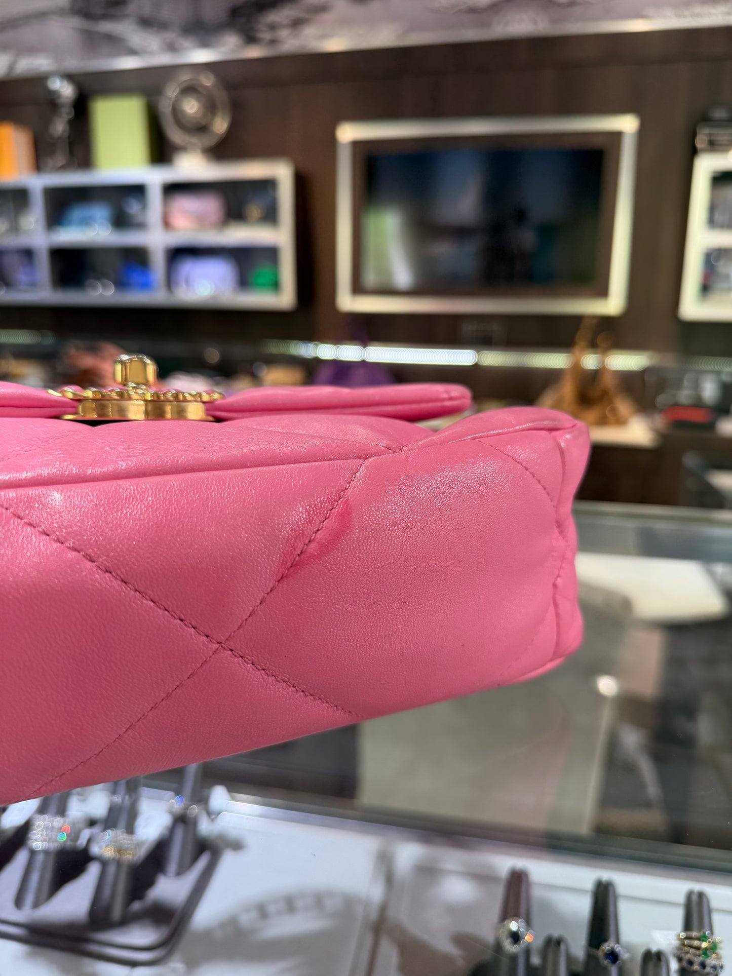 Pre-Owned Pink Lambskin CC 19 Small Flap