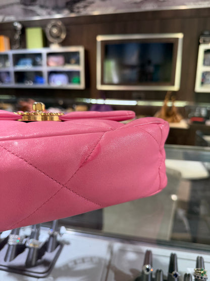 Pre-Owned Pink Lambskin CC 19 Small Flap