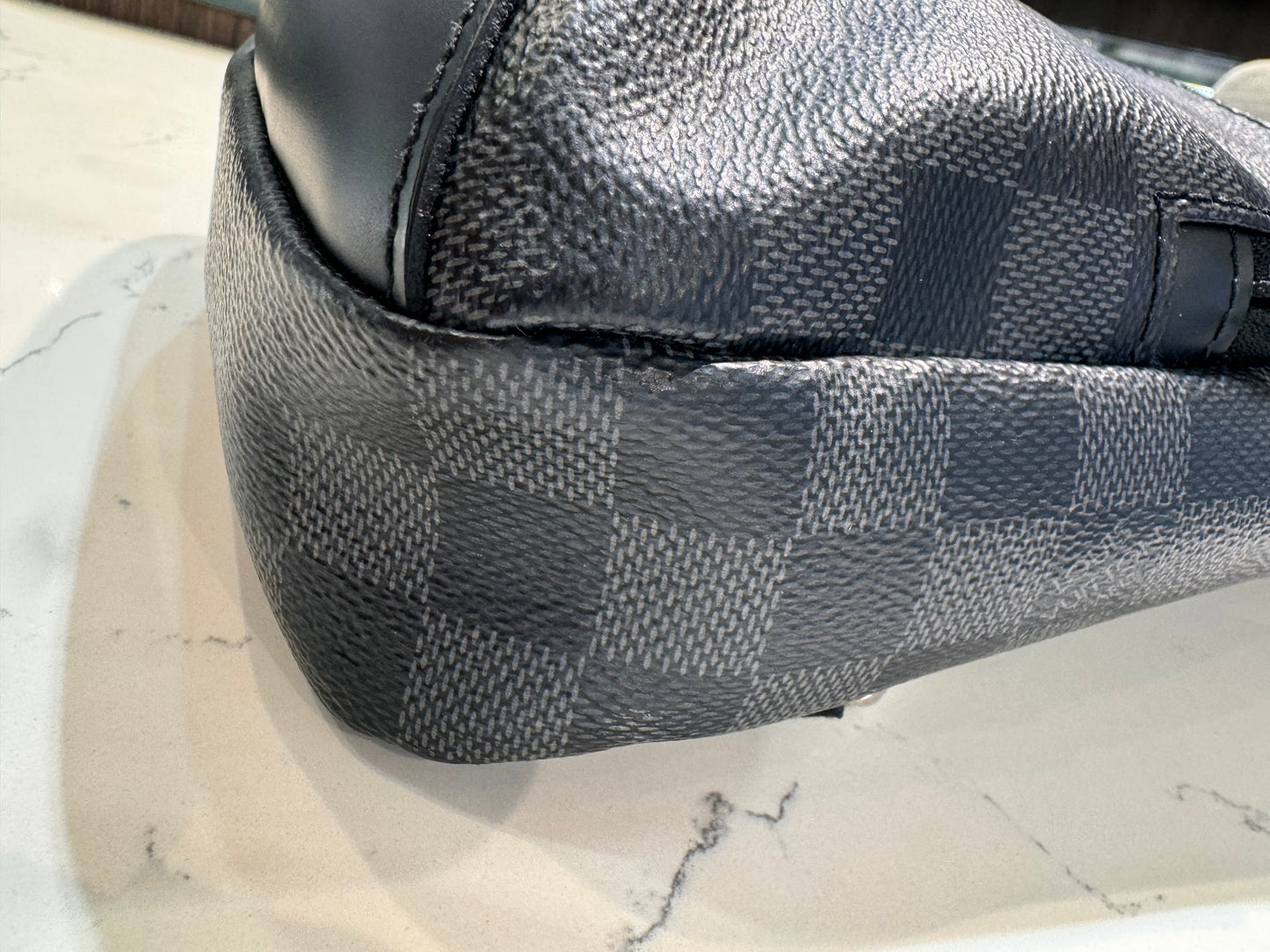 Louis Vuitton Avenue Sling Damier Graphite