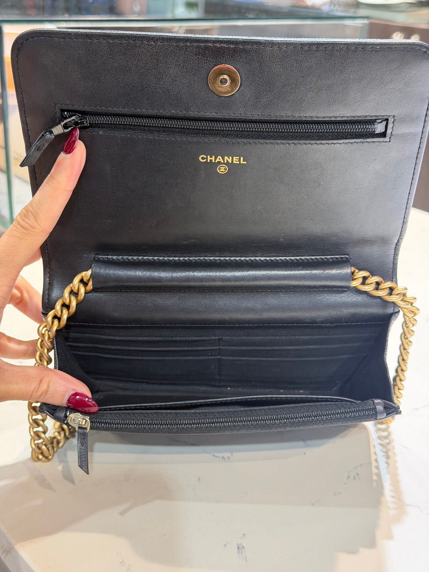 Pre-Owned CC Boy Wallet On Chain Black Caviar Gold Hardware
