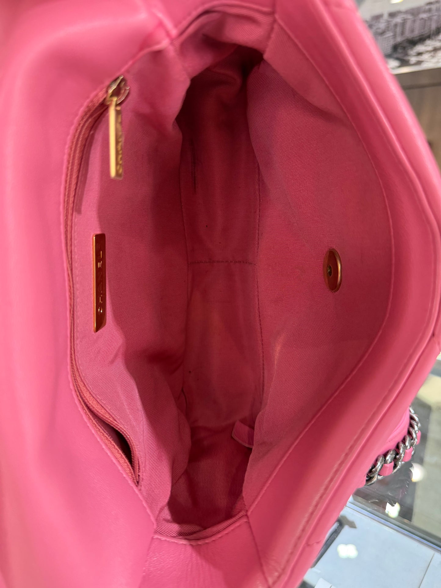 Pre-Owned Pink Lambskin CC 19 Small Flap