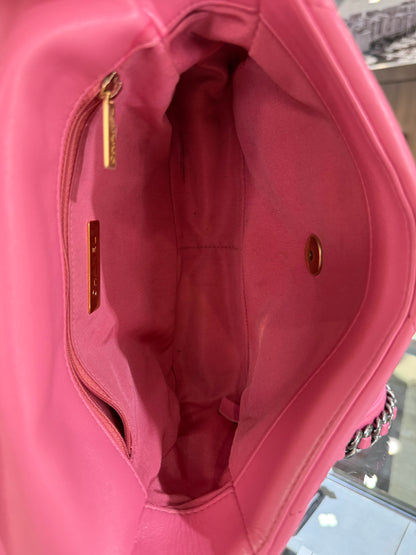 Pre-Owned Pink Lambskin CC 19 Small Flap