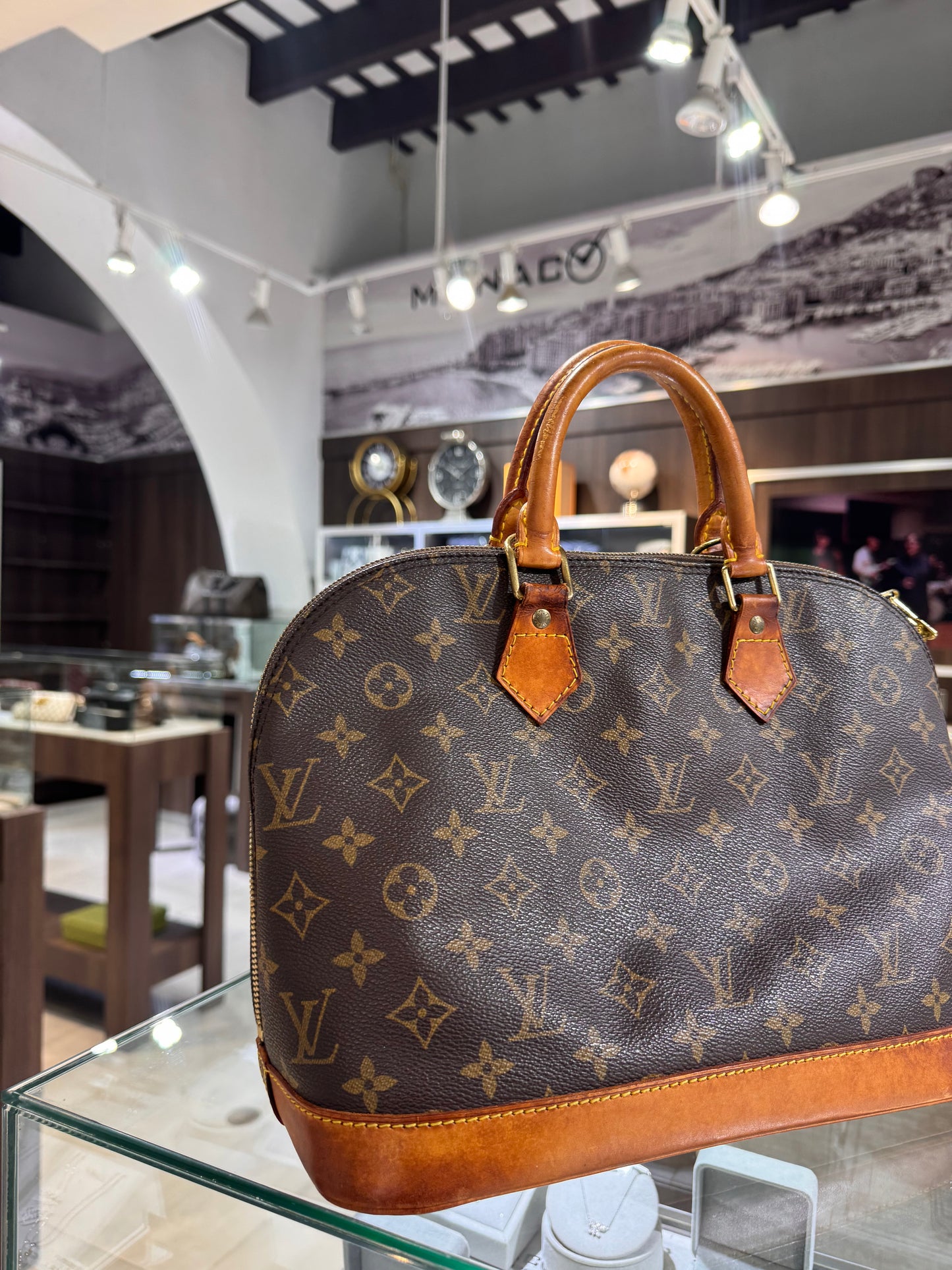 Pre-owned Louis Vuitton Monogram Alma MM