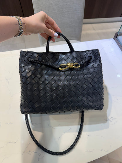 Pre-Owned Bottega Medium Andiamo Black Lambskin