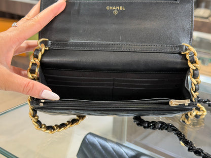Pre-Owned CC Black Quilted Lambskin WOC Gold Hardware