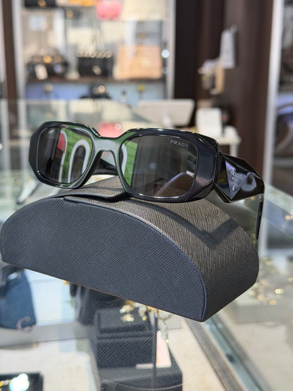 Pre-Owned Prada Acetate Symbole Sunglasses SPR 17W Black