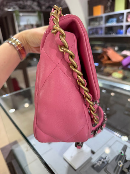 Pre-Owned Pink Lambskin CC 19 Small Flap