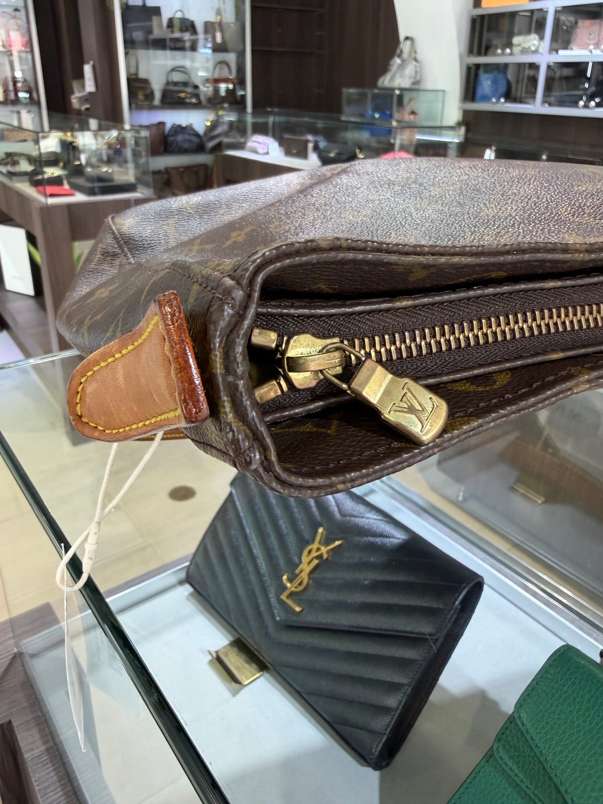 Pre-Owned LV Monogram Looping GM Shoulder Bag