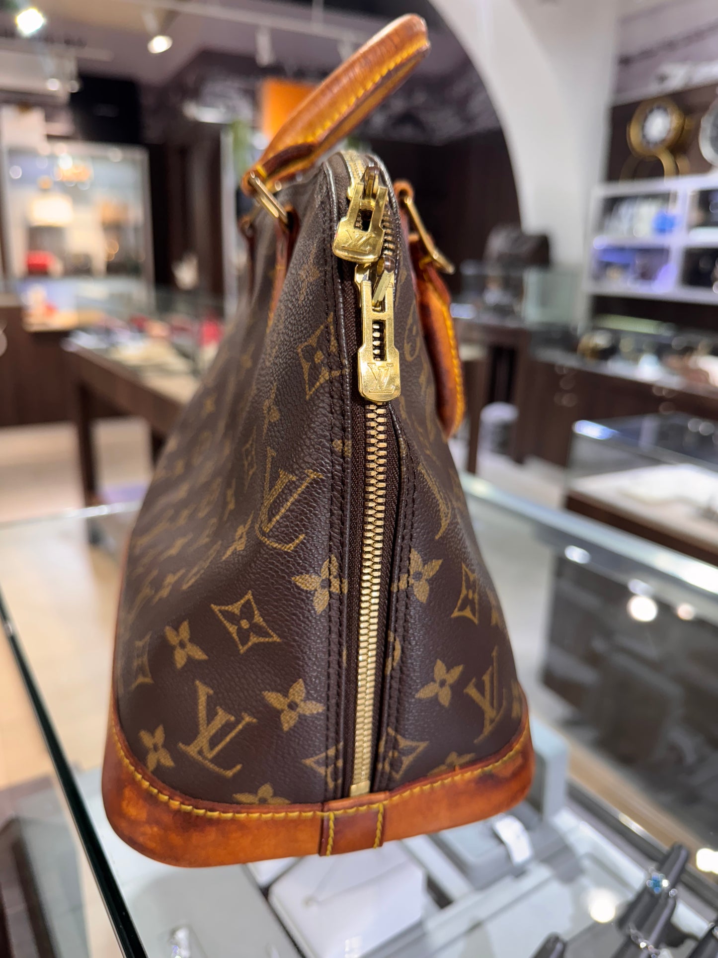 Pre-owned Louis Vuitton Monogram Alma MM