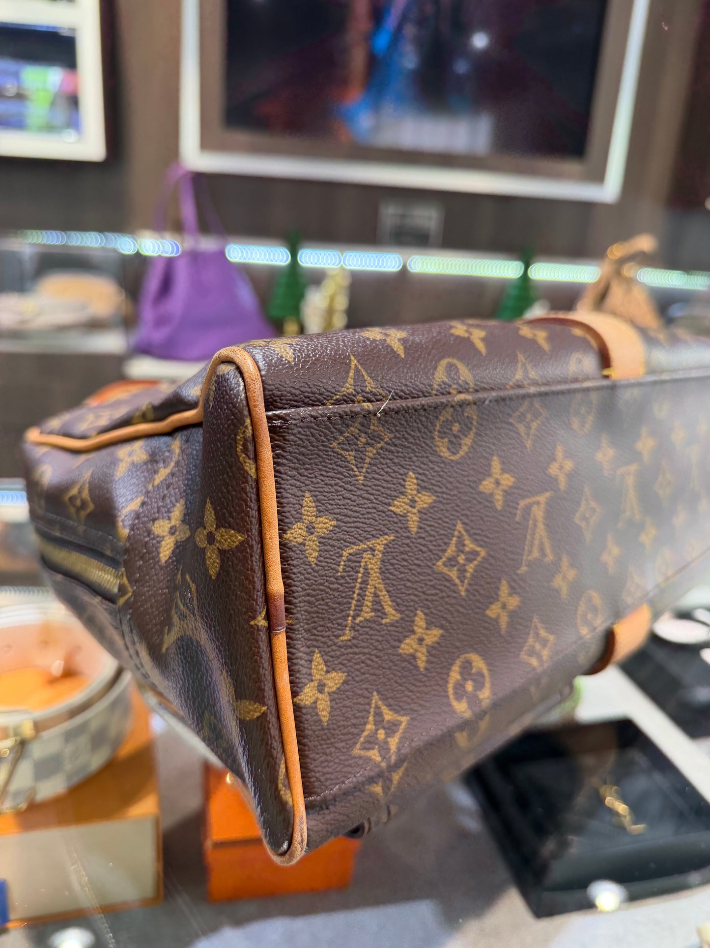 Pre-Owned LV Monogram Manhattan GM