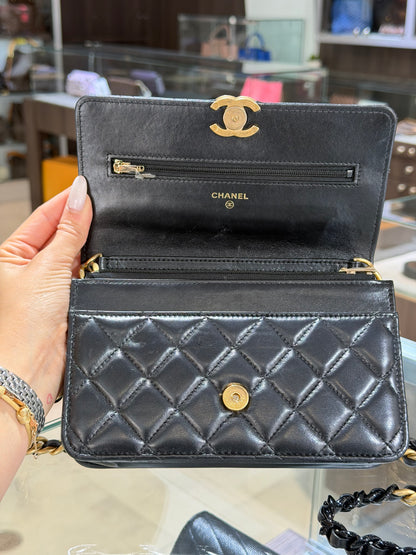 Pre-Owned CC Black Quilted Lambskin WOC Gold Hardware