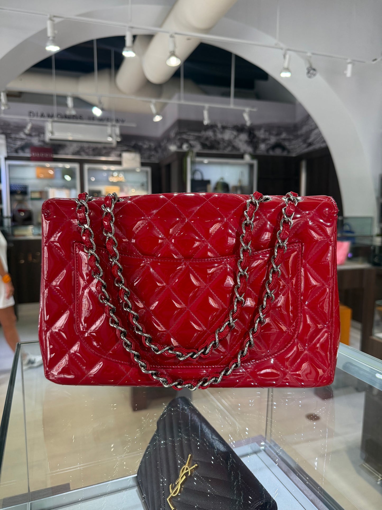 Pre-Owned CC Red Patent Jumbo Single Flap Silver Hardware 2009-2010