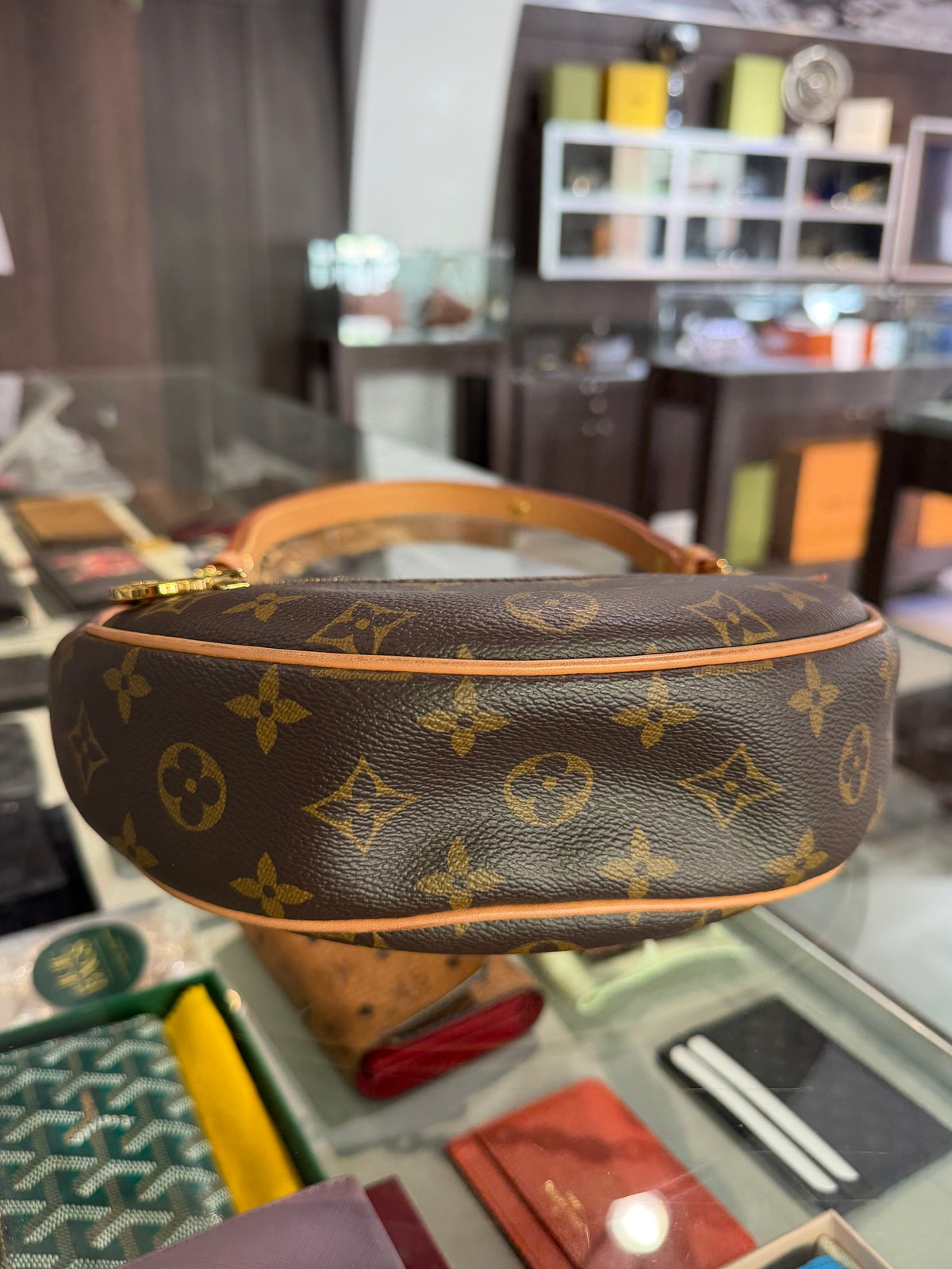 Pre-Owned Louis Vuitton Monogram Loop