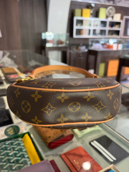 Pre-Owned Louis Vuitton Monogram Loop