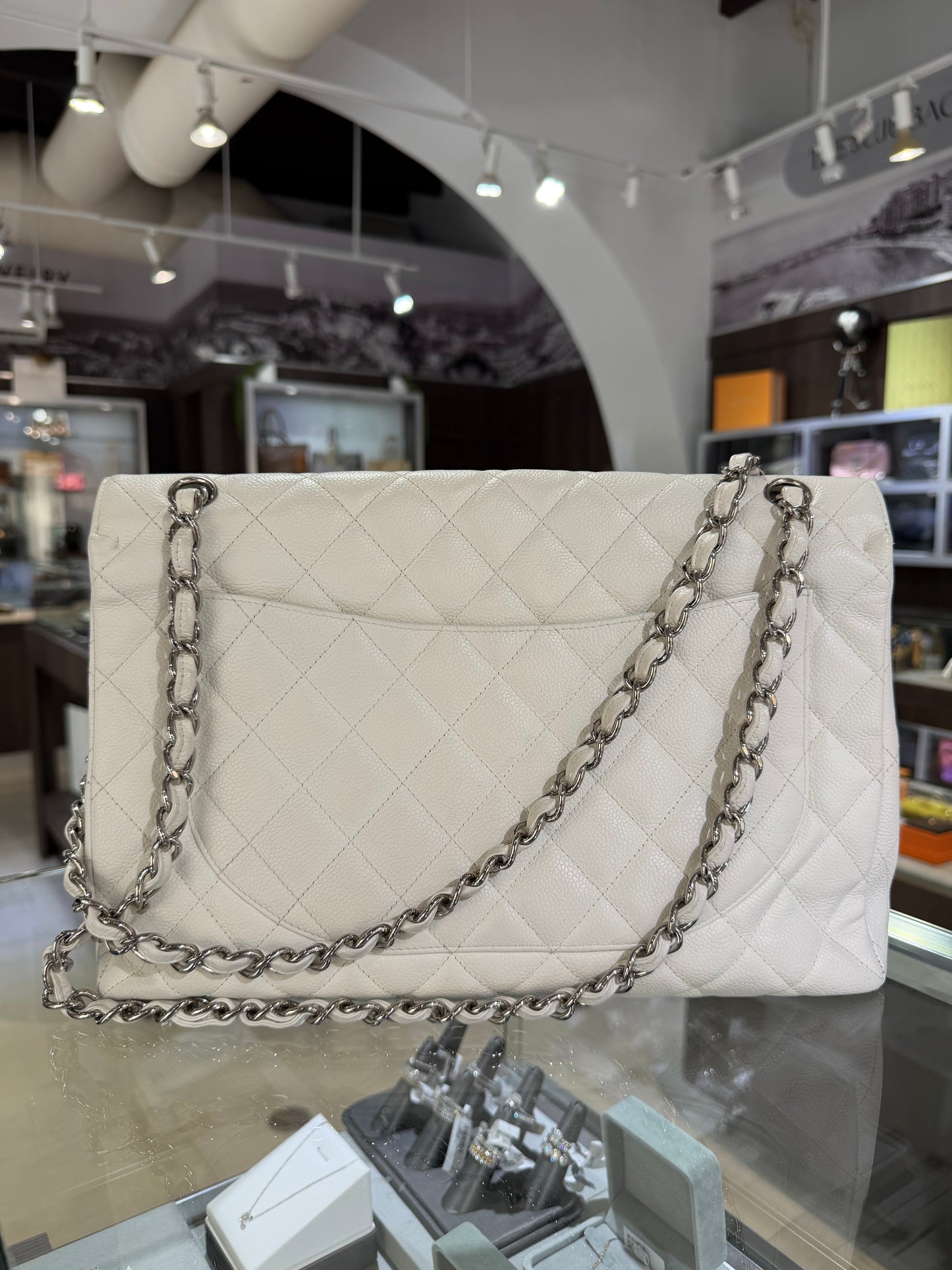 Pre-Owned CC White Caviar Maxi Single Flap
