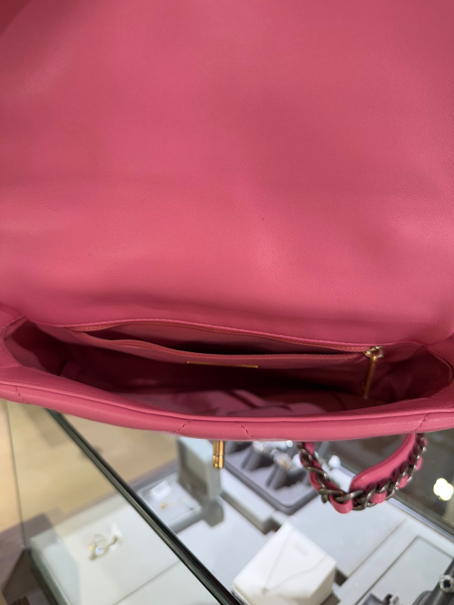 Pre-Owned Pink Lambskin CC 19 Small Flap