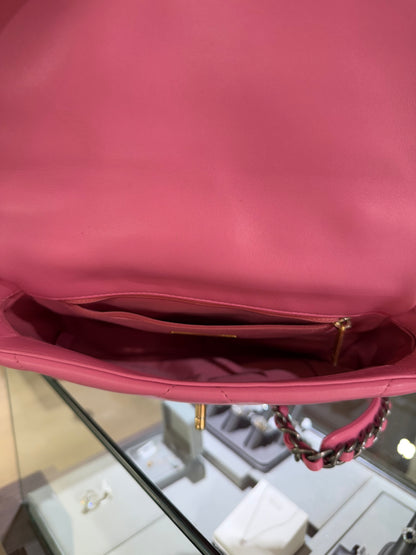 Pre-Owned Pink Lambskin CC 19 Small Flap