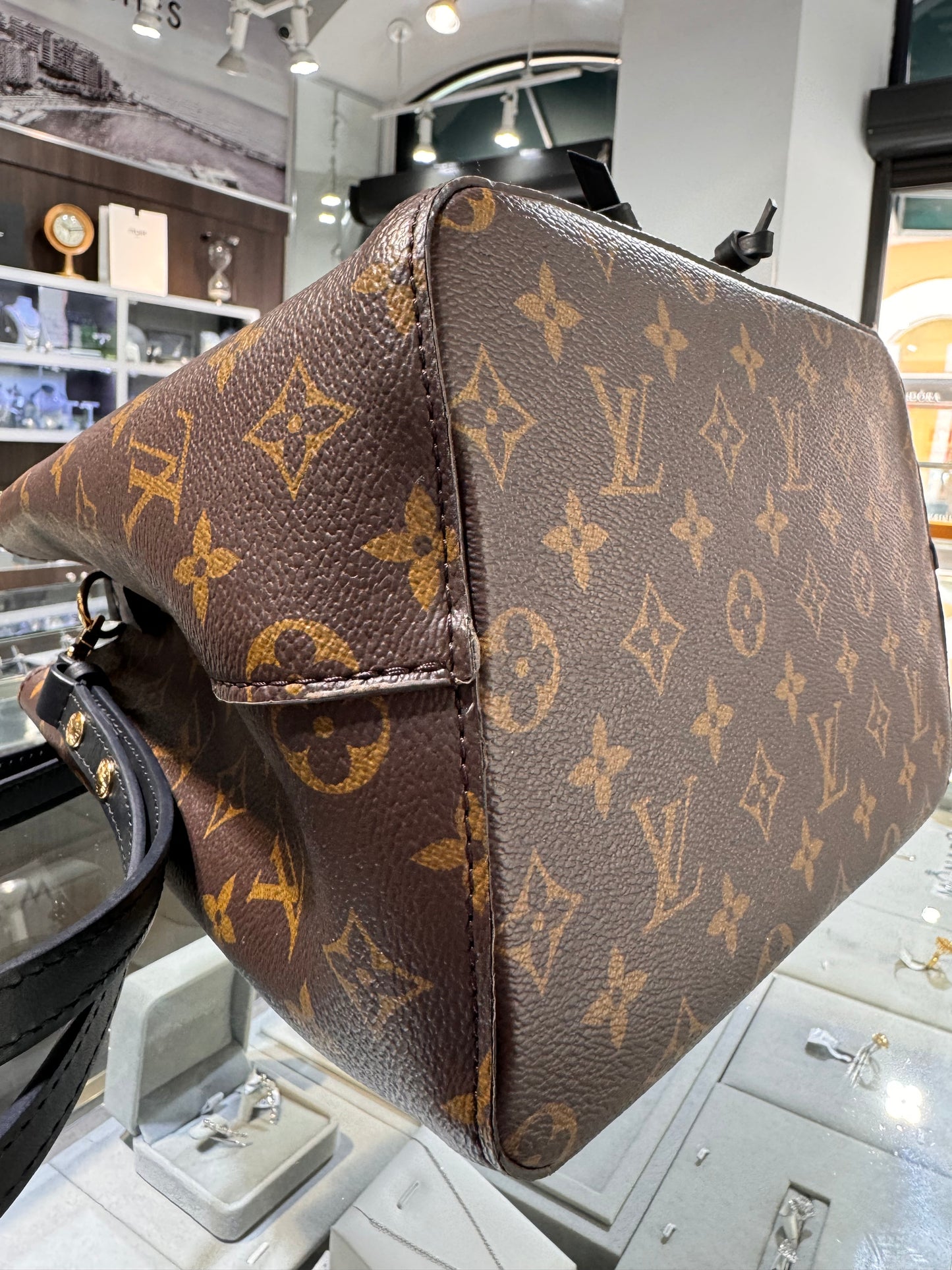 Louis Vuitton NeoNoe Monogram Black