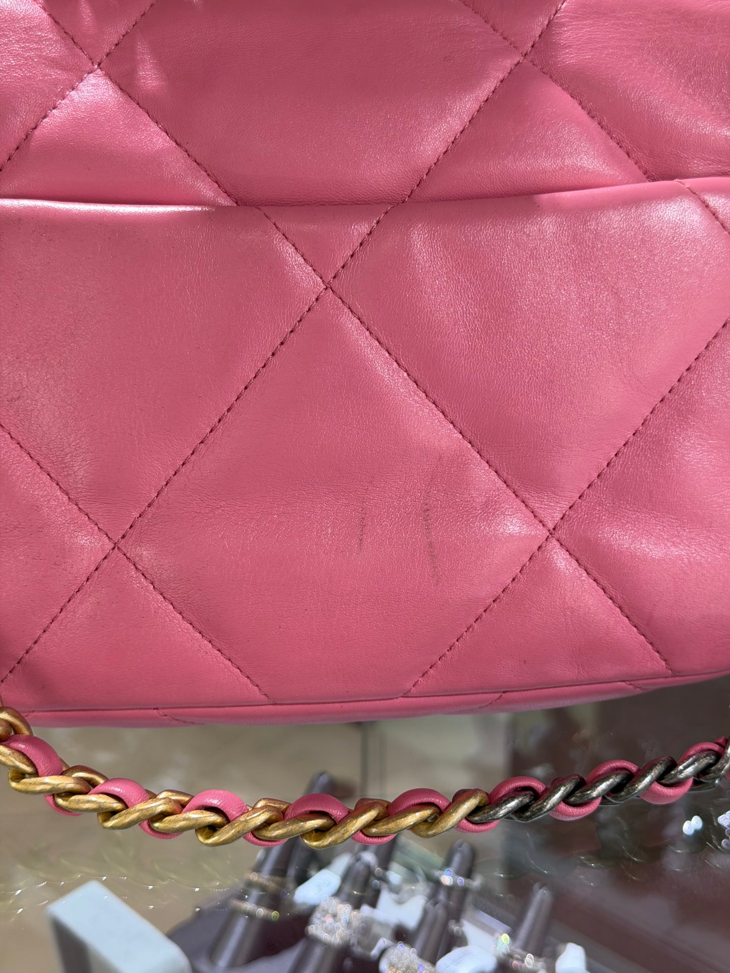 Pre-Owned Pink Lambskin CC 19 Small Flap