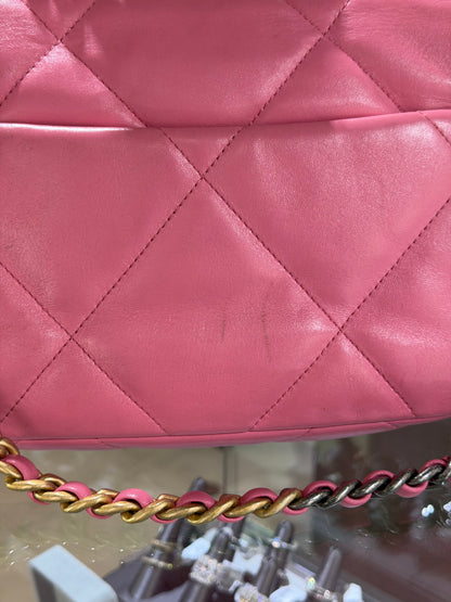 Pre-Owned Pink Lambskin CC 19 Small Flap