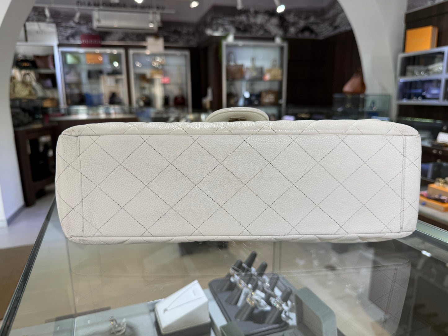 Pre-Owned CC White Caviar Maxi Single Flap
