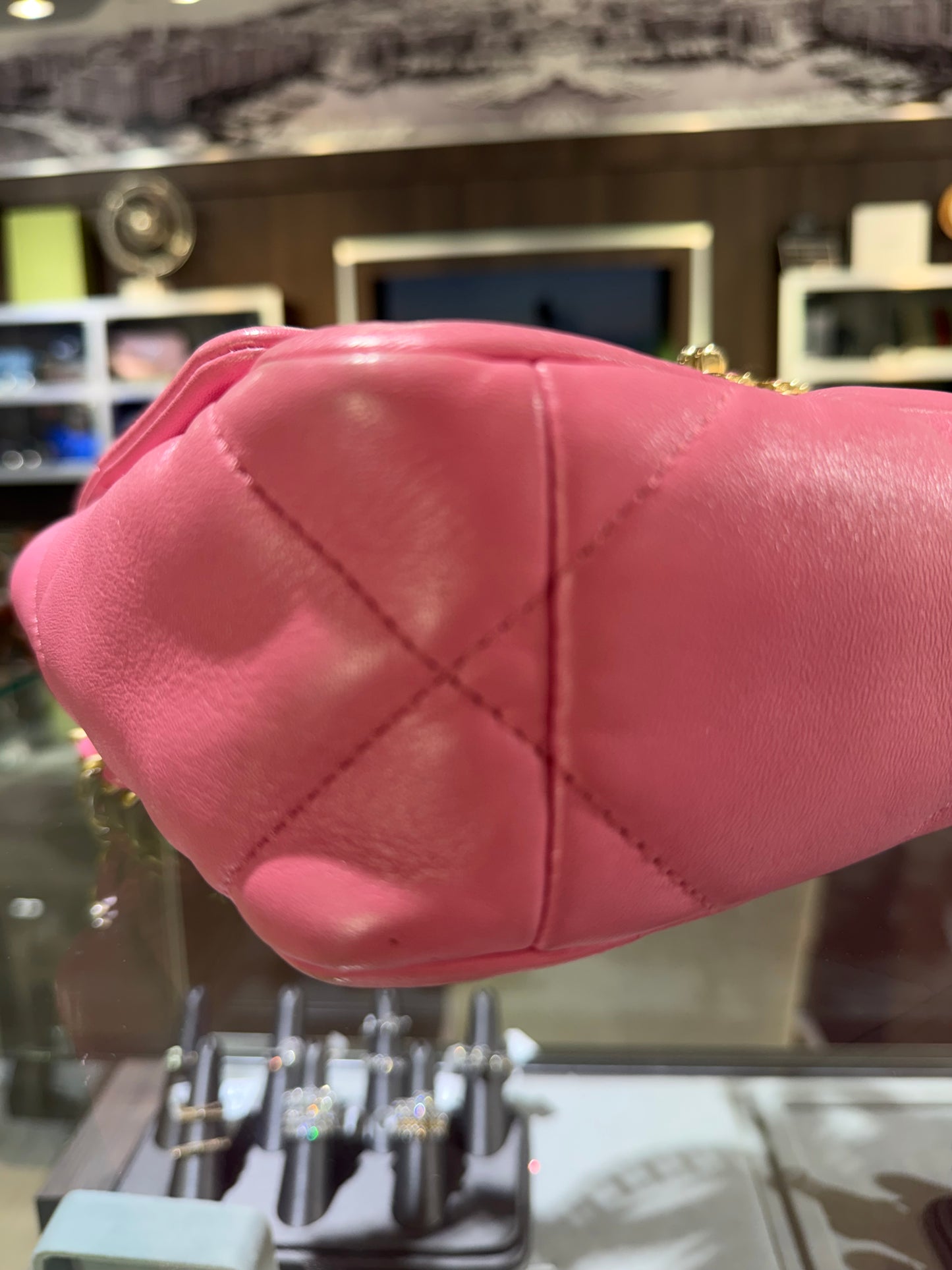 Pre-Owned Pink Lambskin CC 19 Small Flap