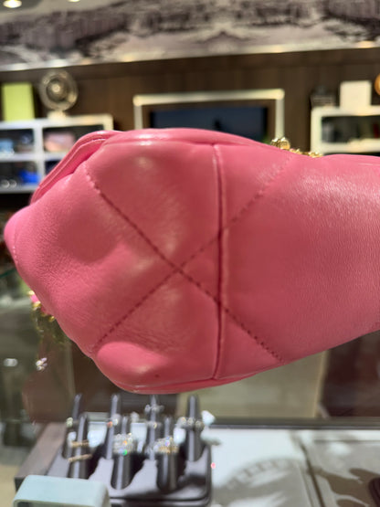 Pre-Owned Pink Lambskin CC 19 Small Flap