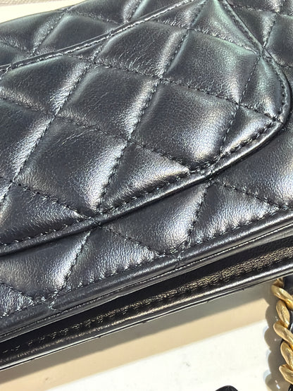 Pre-Owned CC Black Quilted Lambskin WOC Gold Hardware