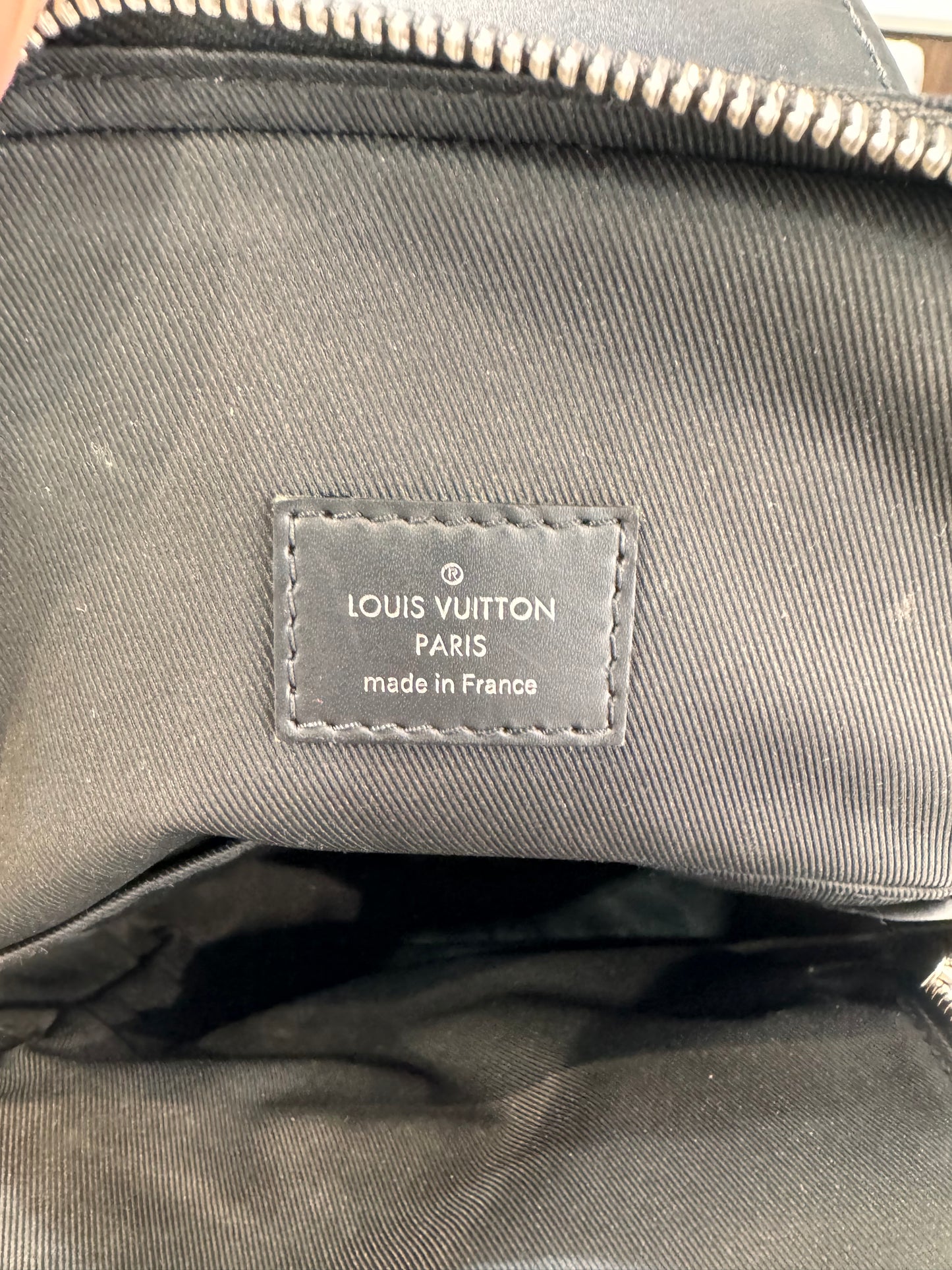 Louis Vuitton Avenue Sling Damier Graphite