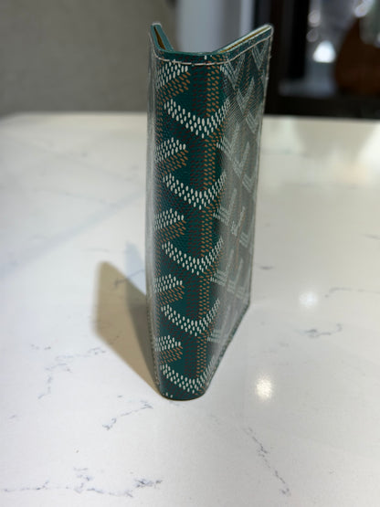 Pre-Owned Goyardine Saint Pierre Green Card Holder